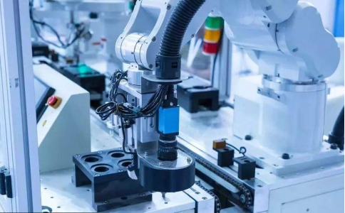 疫情推動工業(yè)企業(yè)智能制造進程，工業(yè)機器人 自動化生產(chǎn)、線上辦公成應(yīng)對利器